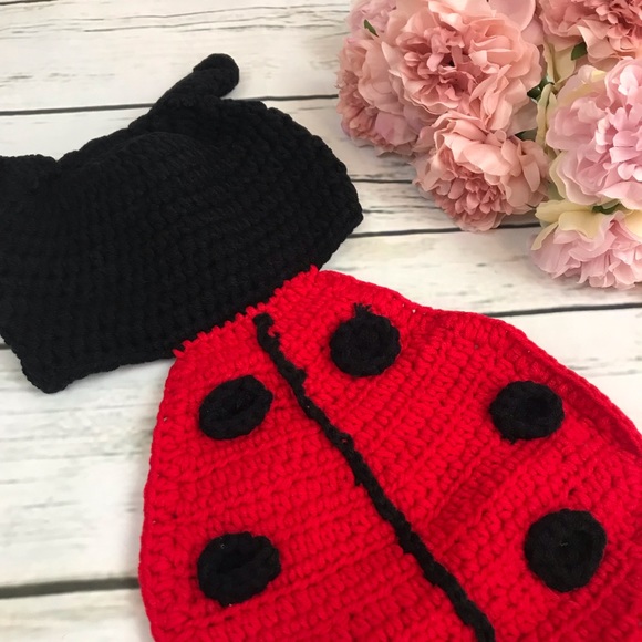 Newborn Baby Crochet Ladybug Outfit Photo Prop - Picture 4 of 16